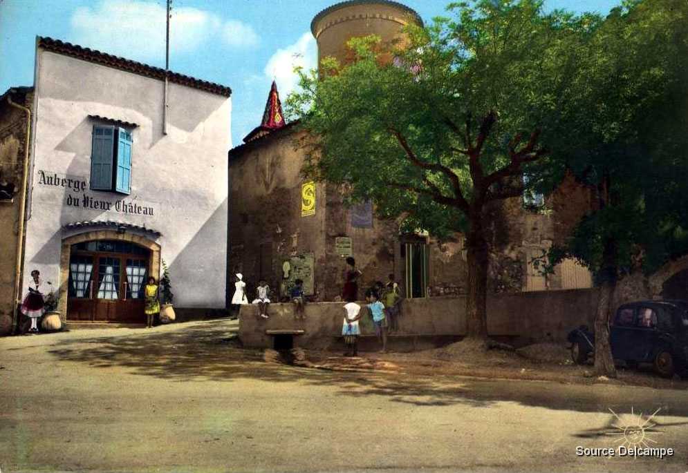 83 Regusse Auberge du Vieux Chateau.jpg